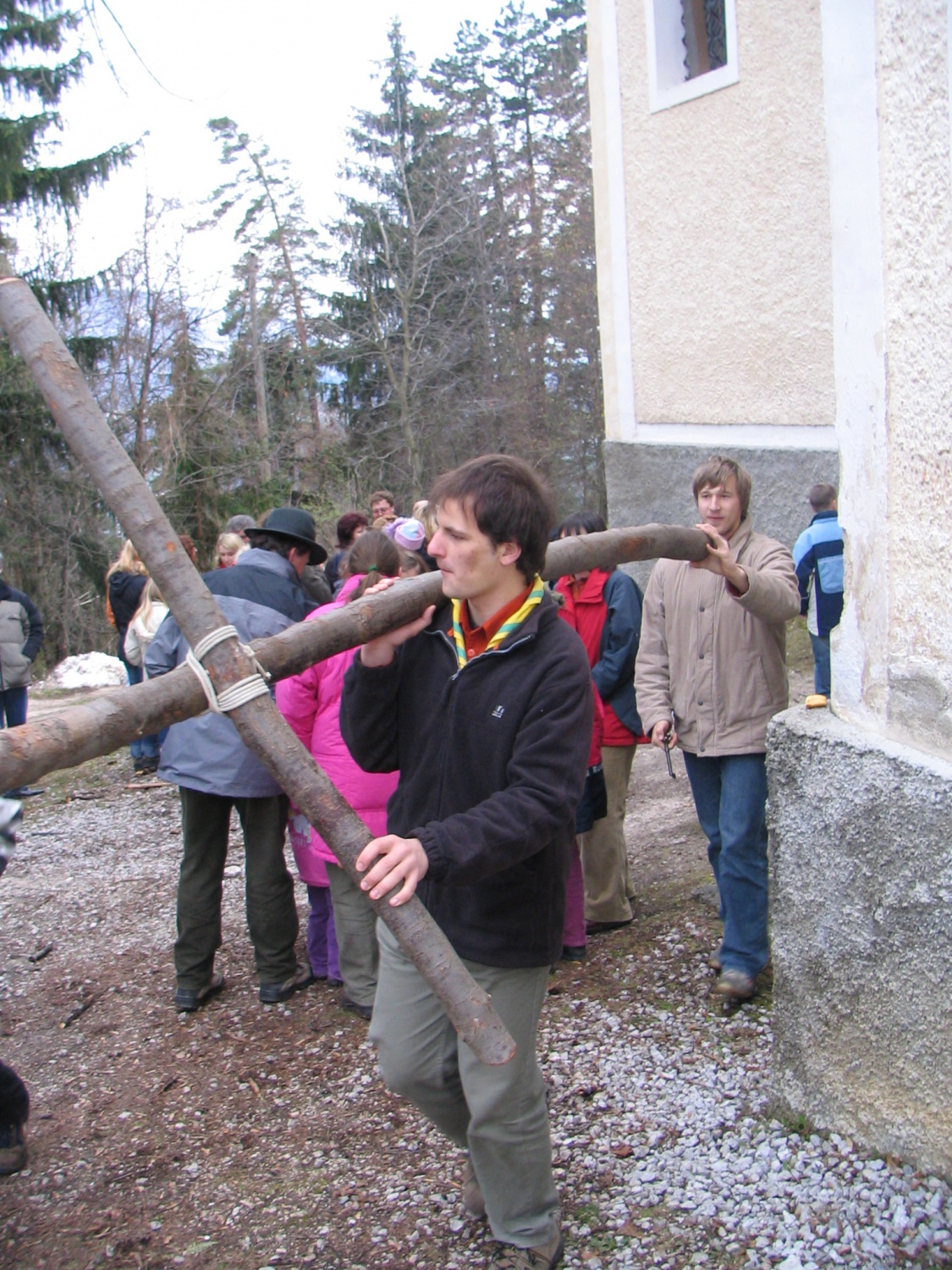 križ je bilo potrebno pospraviti za naslednje leto
