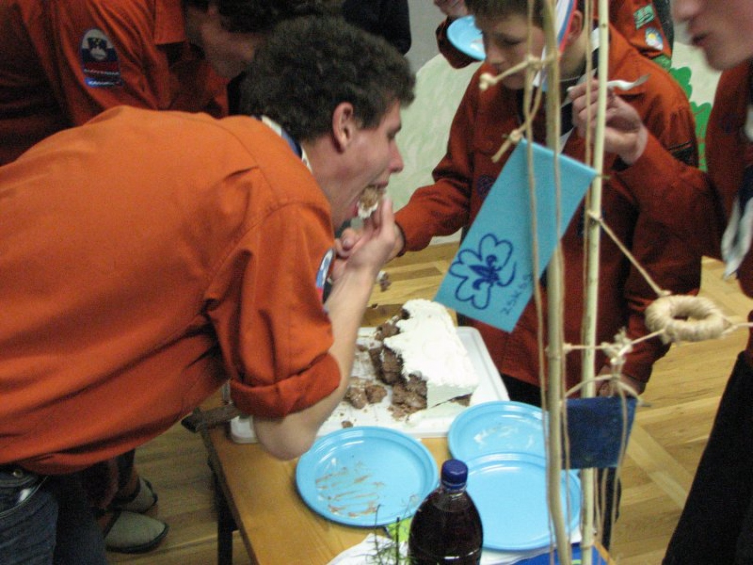 Slike iz dogodka, ko je Kamnik 1 izbiral svoje ime na finalnem glasovanju