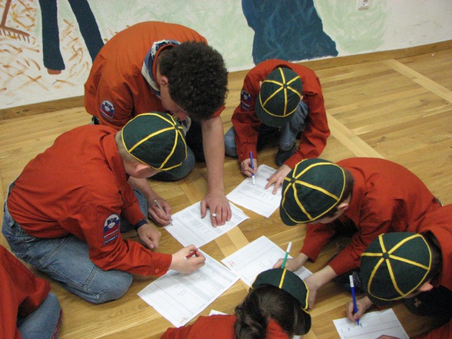 Slike iz dogodka, ko je Kamnik 1 izbiral svoje ime na finalnem glasovanju