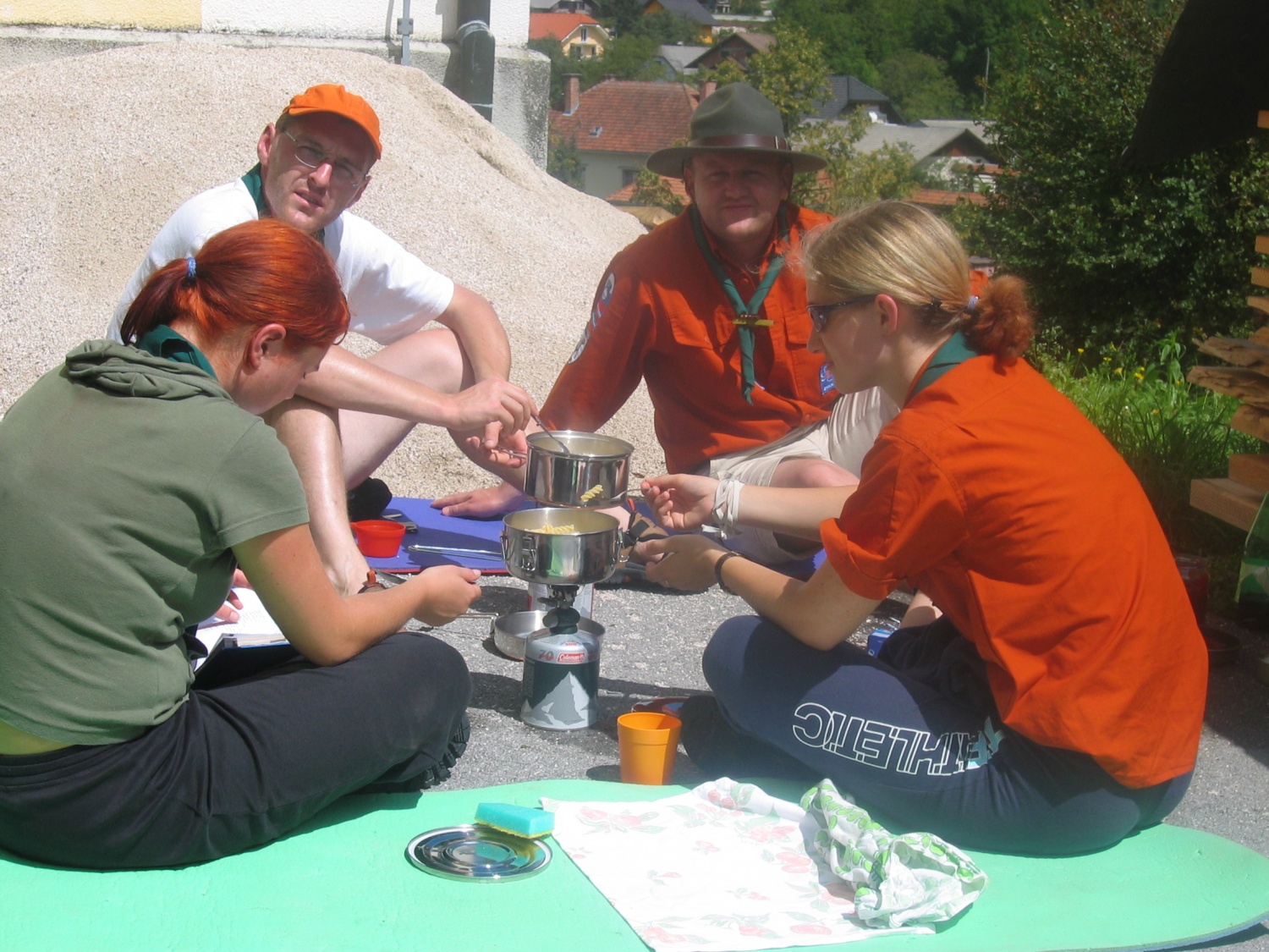 ˝Poletel bom!˝  je odmevalo iz 19 + 8 skavtskih src na poti od Kamnika čez Menino planino in nazaj v Kamnik.
