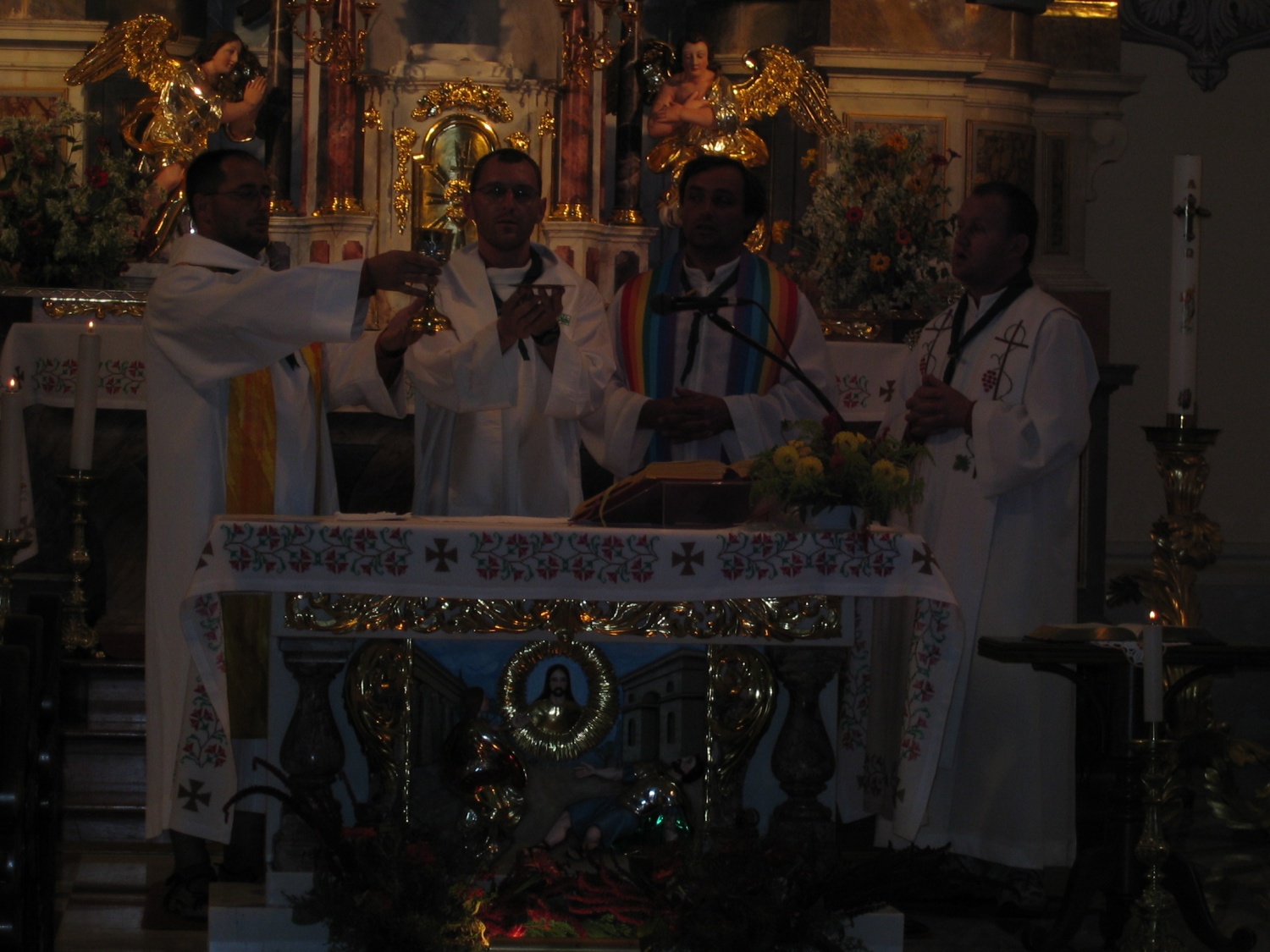 ˝Poletel bom!˝  je odmevalo iz 19 + 8 skavtskih src na poti od Kamnika čez Menino planino in nazaj v Kamnik.