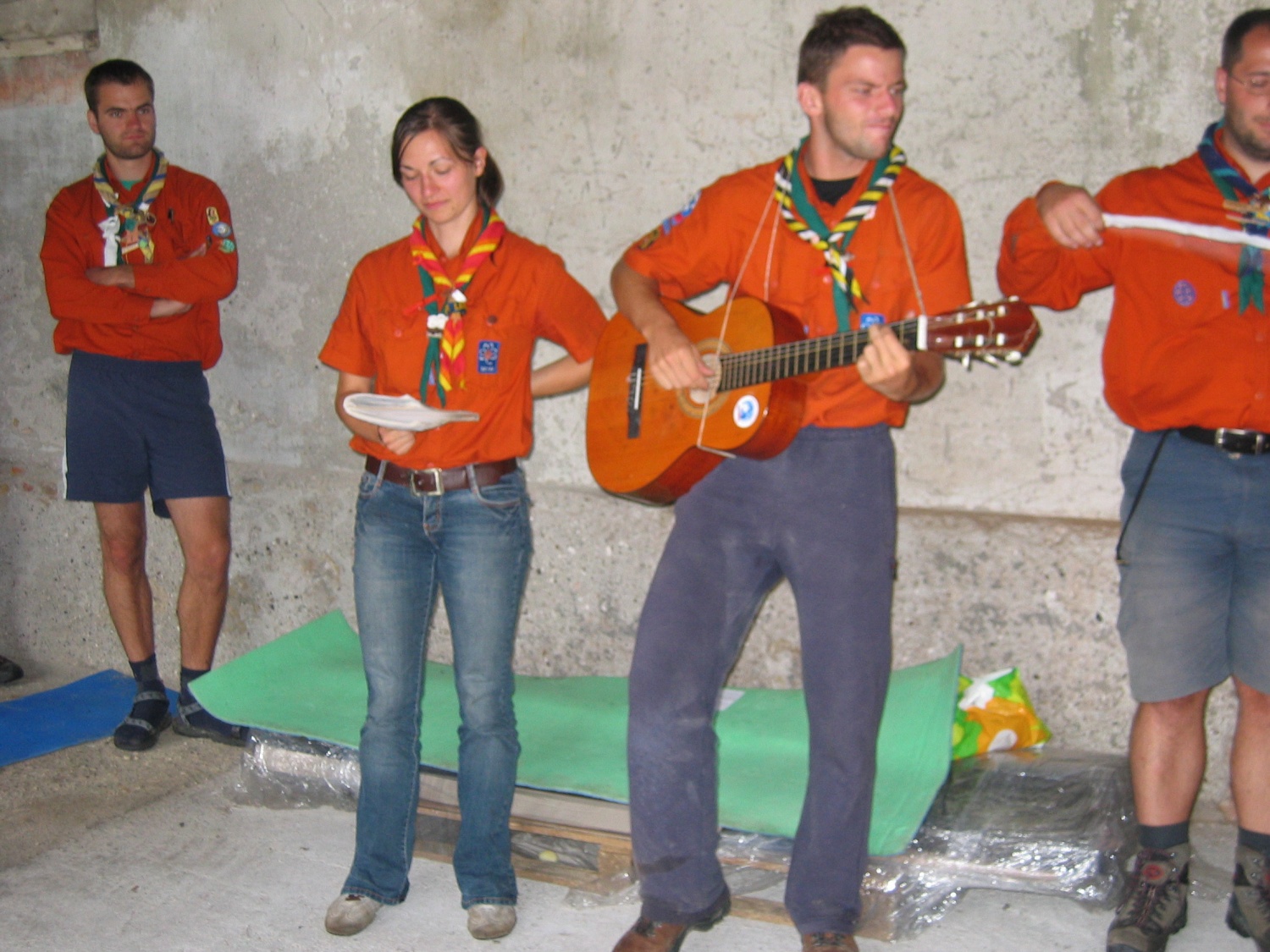 ˝Poletel bom!˝  je odmevalo iz 19 + 8 skavtskih src na poti od Kamnika čez Menino planino in nazaj v Kamnik.