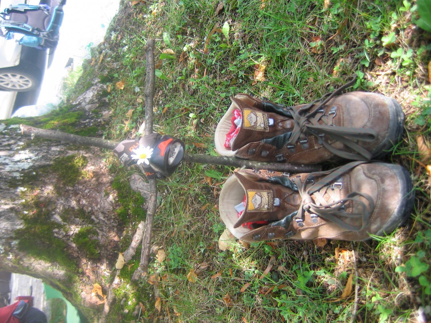 ˝Poletel bom!˝  je odmevalo iz 19 + 8 skavtskih src na poti od Kamnika čez Menino planino in nazaj v Kamnik.