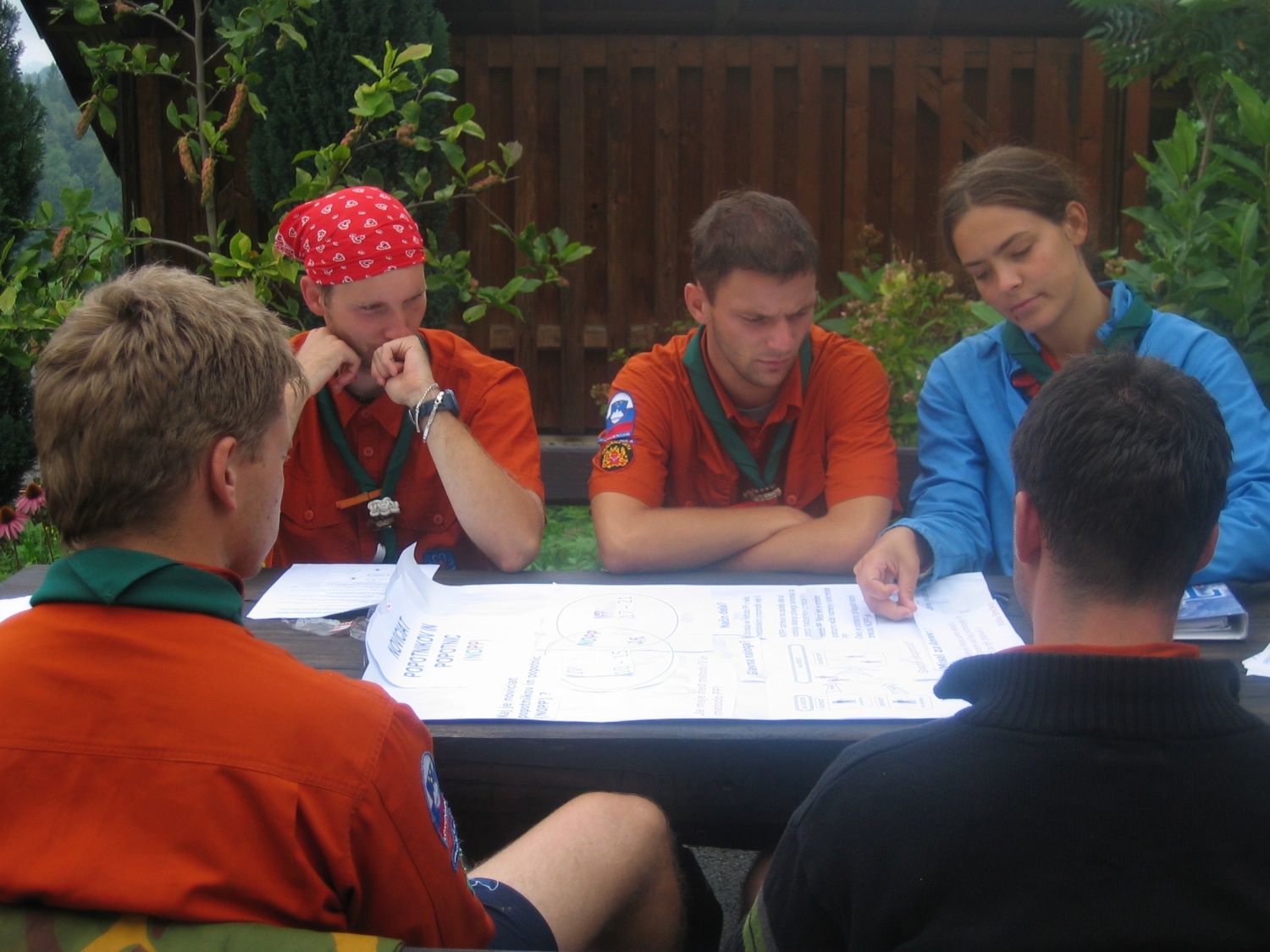 ˝Poletel bom!˝  je odmevalo iz 19 + 8 skavtskih src na poti od Kamnika čez Menino planino in nazaj v Kamnik.