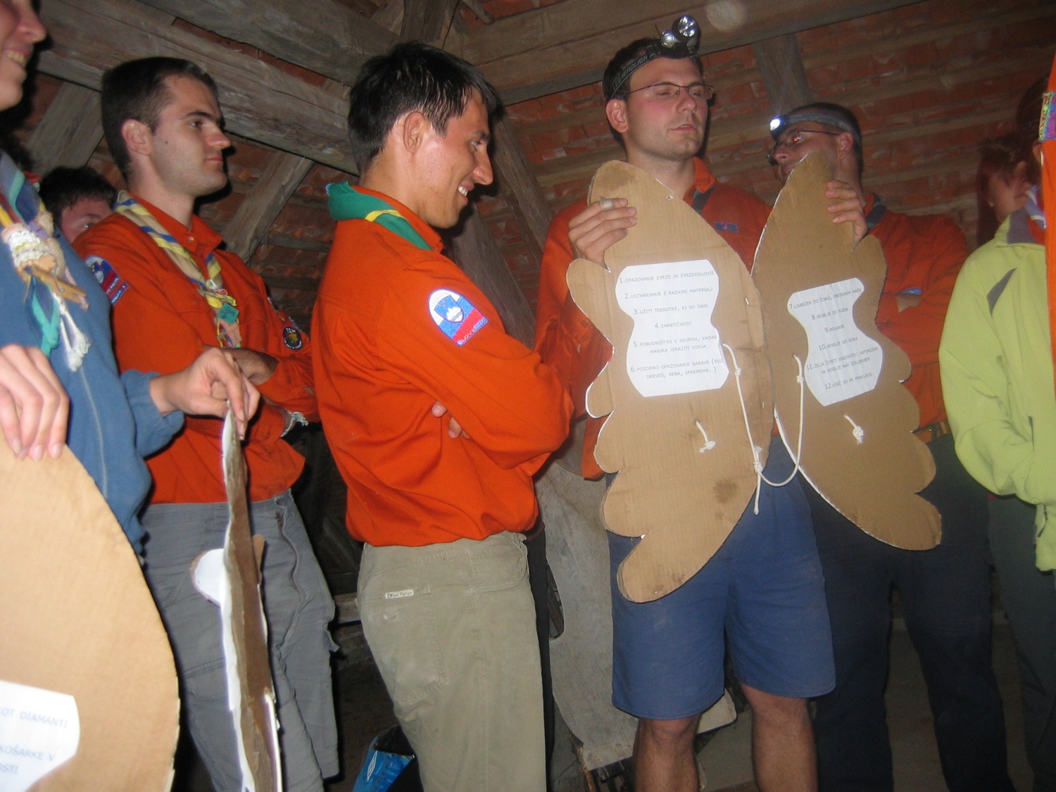 ˝Poletel bom!˝  je odmevalo iz 19 + 8 skavtskih src na poti od Kamnika čez Menino planino in nazaj v Kamnik.