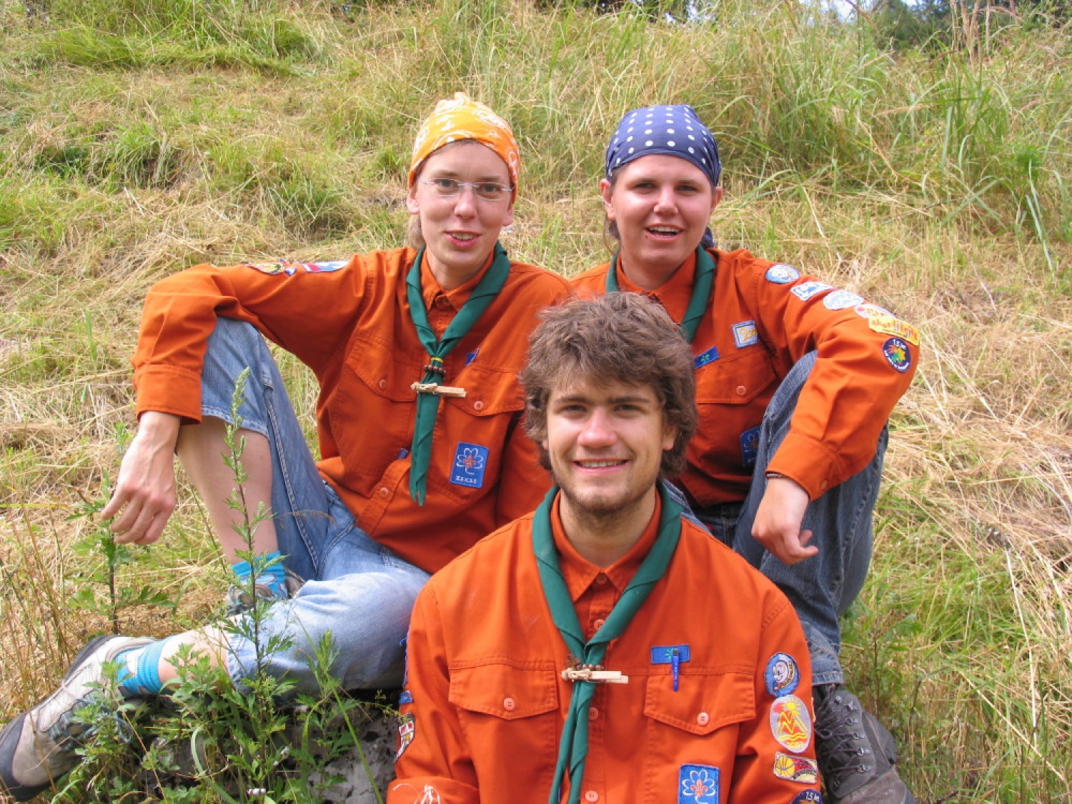 Pestro dogajanje na taborni šoli se je začelo s postavljanjem tabornih zgradb in nadaljevalo zanimivimi temami, katehezami, potepom, veliko igro ...