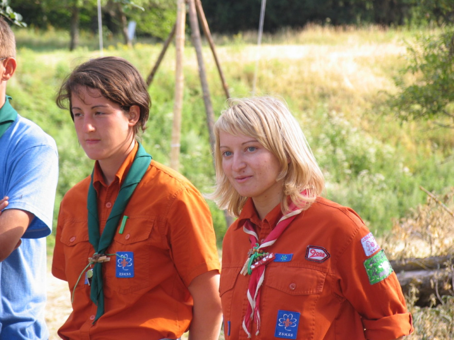 Pestro dogajanje na taborni šoli se je začelo s postavljanjem tabornih zgradb in nadaljevalo zanimivimi temami, katehezami, potepom, veliko igro ...