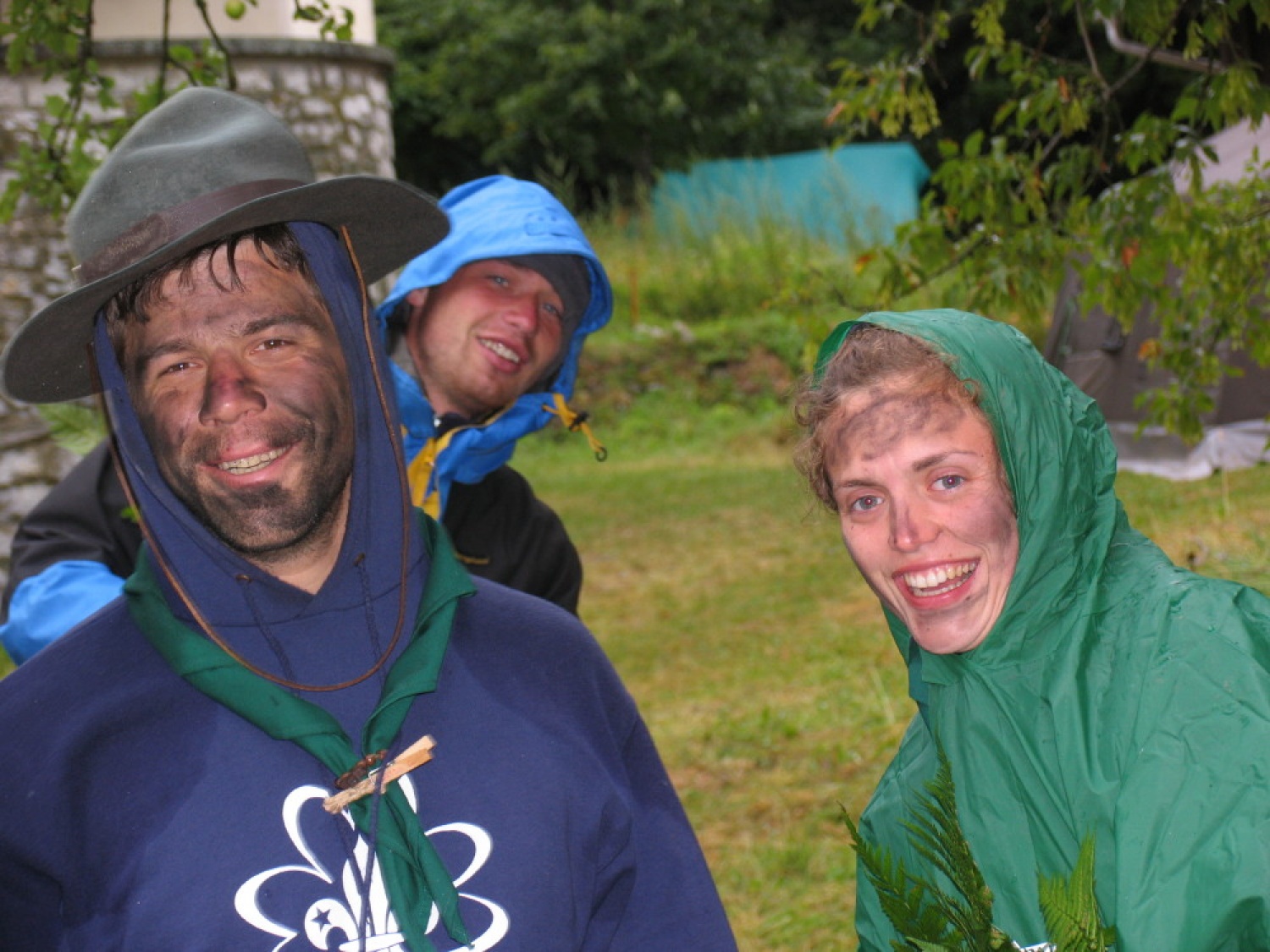 Pestro dogajanje na taborni šoli se je začelo s postavljanjem tabornih zgradb in nadaljevalo zanimivimi temami, katehezami, potepom, veliko igro ...