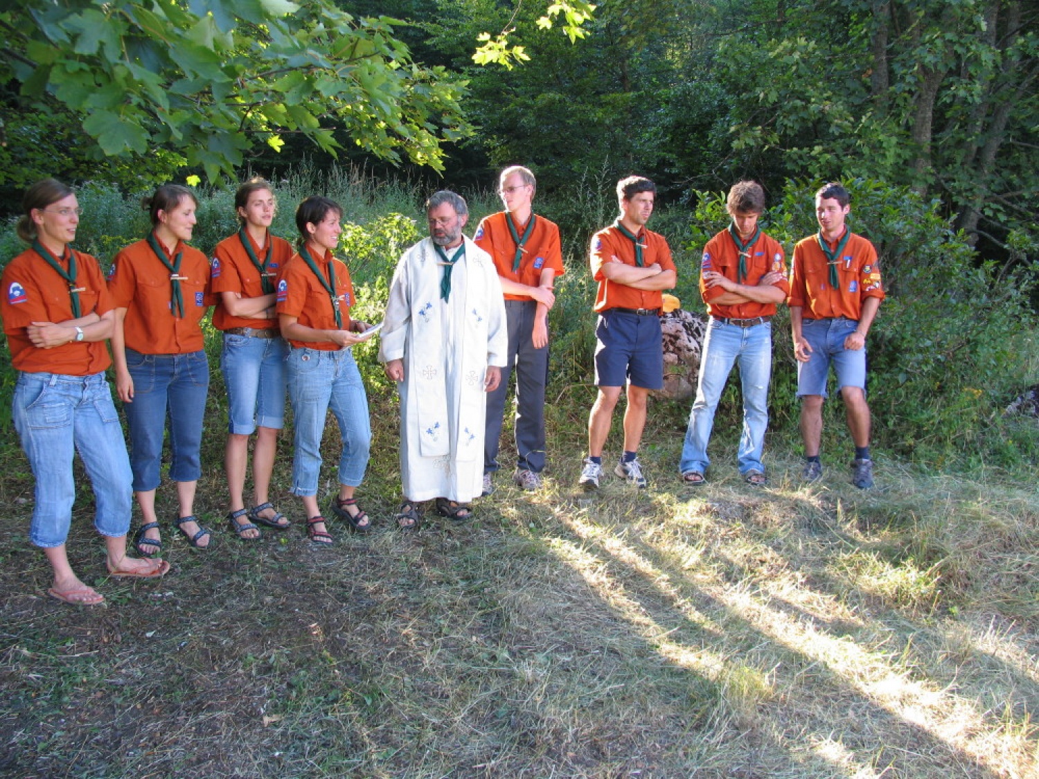 Pestro dogajanje na taborni šoli se je začelo s postavljanjem tabornih zgradb in nadaljevalo zanimivimi temami, katehezami, potepom, veliko igro ...