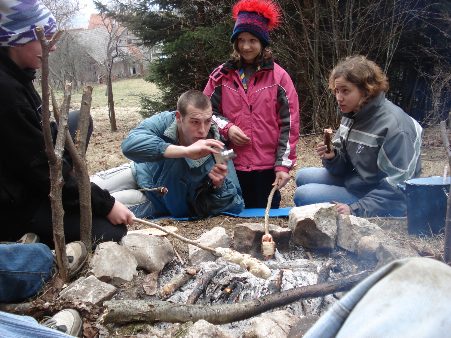 Pečenje tvista in hrenovk