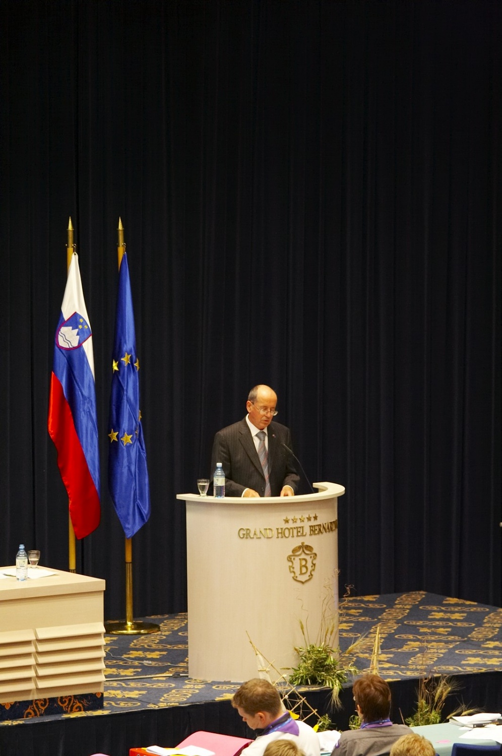 Obiskal nas je predsednik državnega zbora dr. France Cukjati in nas nagovoril.