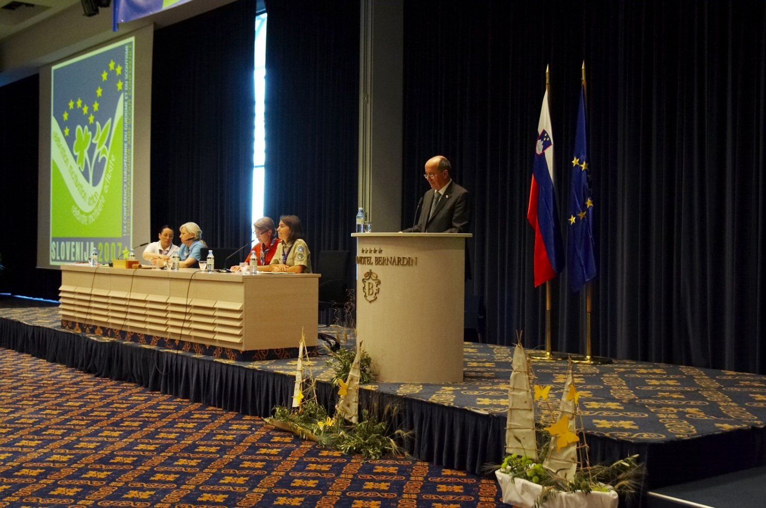 Obiskal nas je predsednik državnega zbora dr. France Cukjati in nas nagovoril.