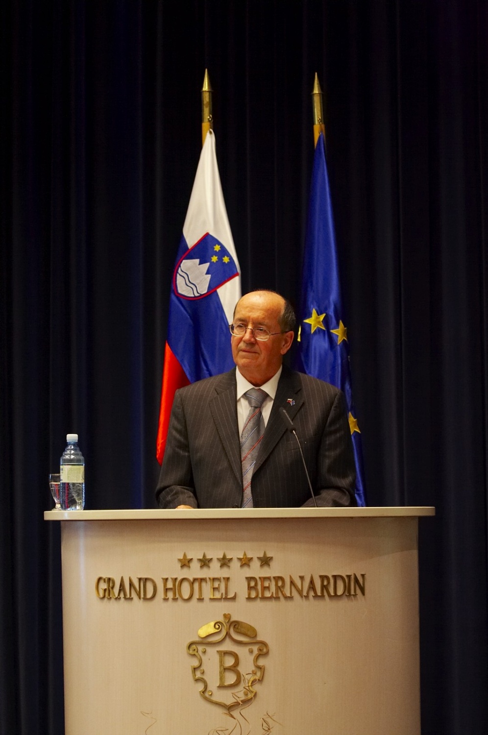 Obiskal nas je predsednik državnega zbora dr. France Cukjati in nas nagovoril.