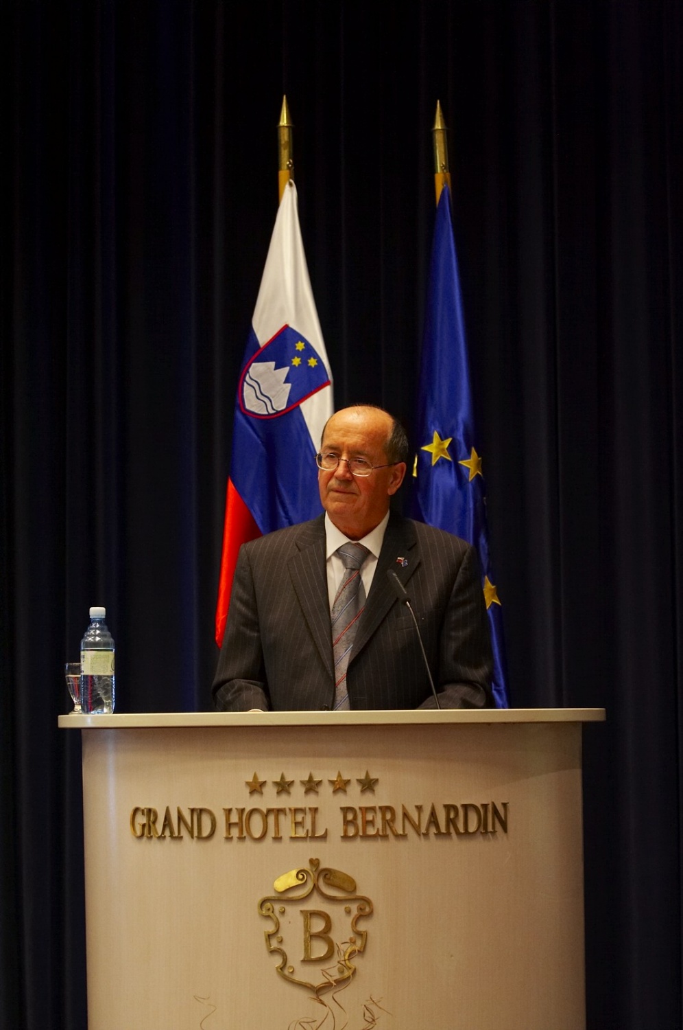 Obiskal nas je predsednik državnega zbora dr. France Cukjati in nas nagovoril.