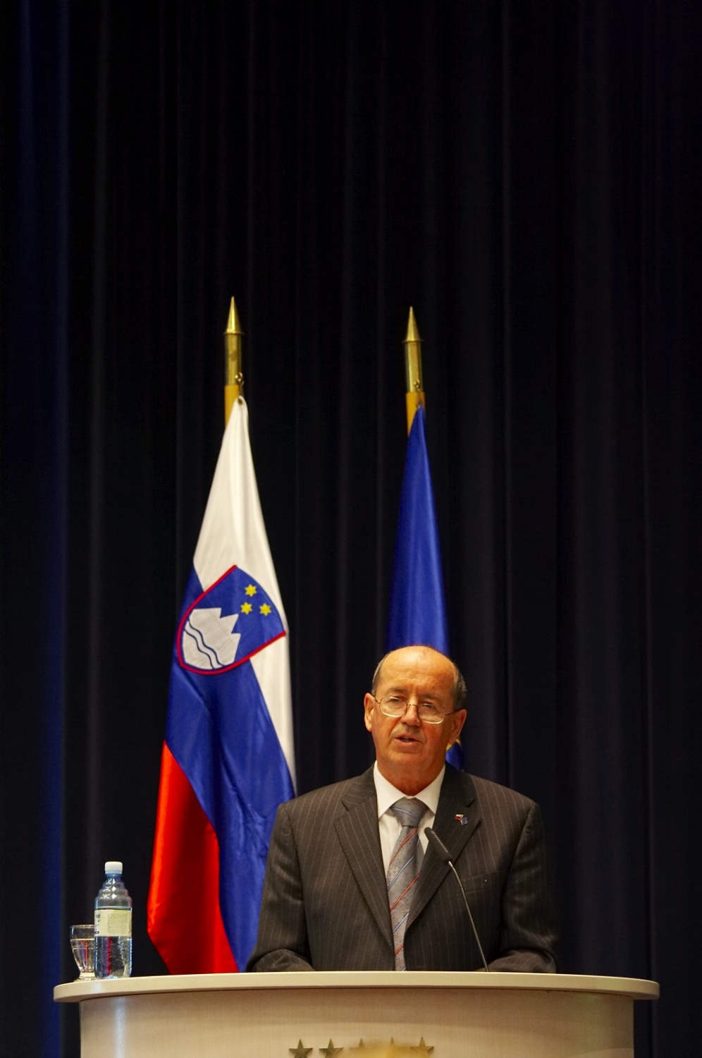 Obiskal nas je predsednik državnega zbora dr. France Cukjati in nas nagovoril.