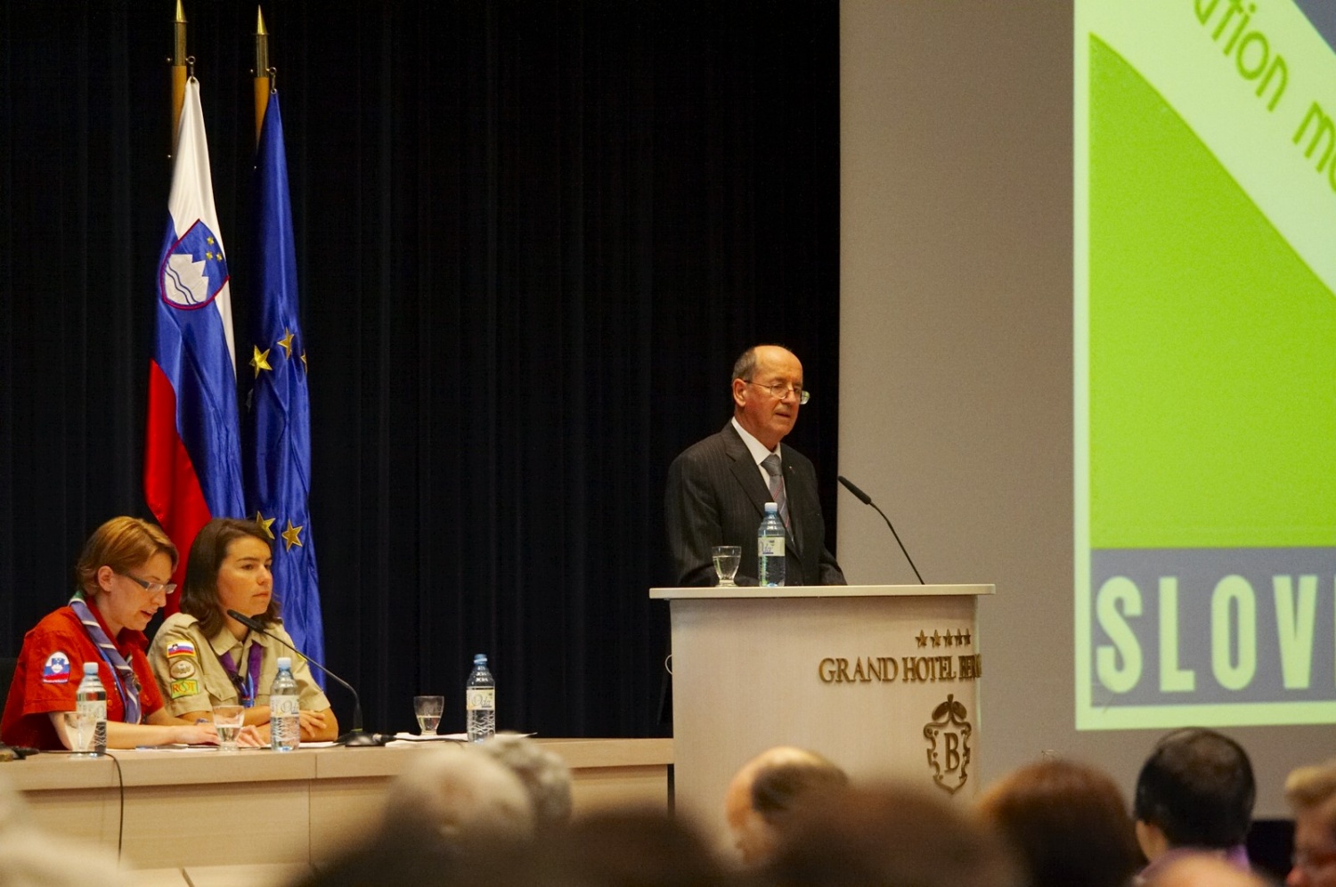 Obiskal nas je predsednik državnega zbora dr. France Cukjati in nas nagovoril.