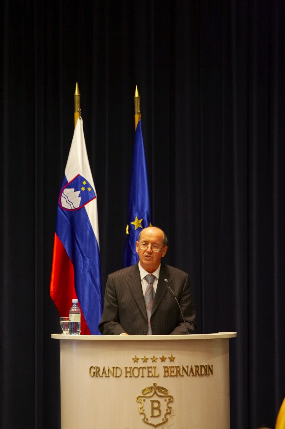 Obiskal nas je predsednik državnega zbora dr. France Cukjati in nas nagovoril.