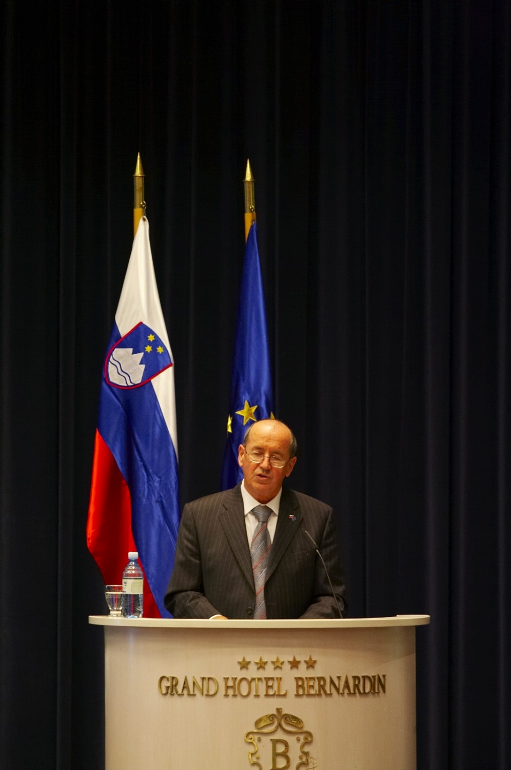 Obiskal nas je predsednik državnega zbora dr. France Cukjati in nas nagovoril.