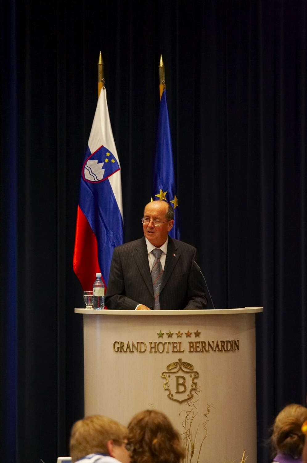 Obiskal nas je predsednik državnega zbora dr. France Cukjati in nas nagovoril.