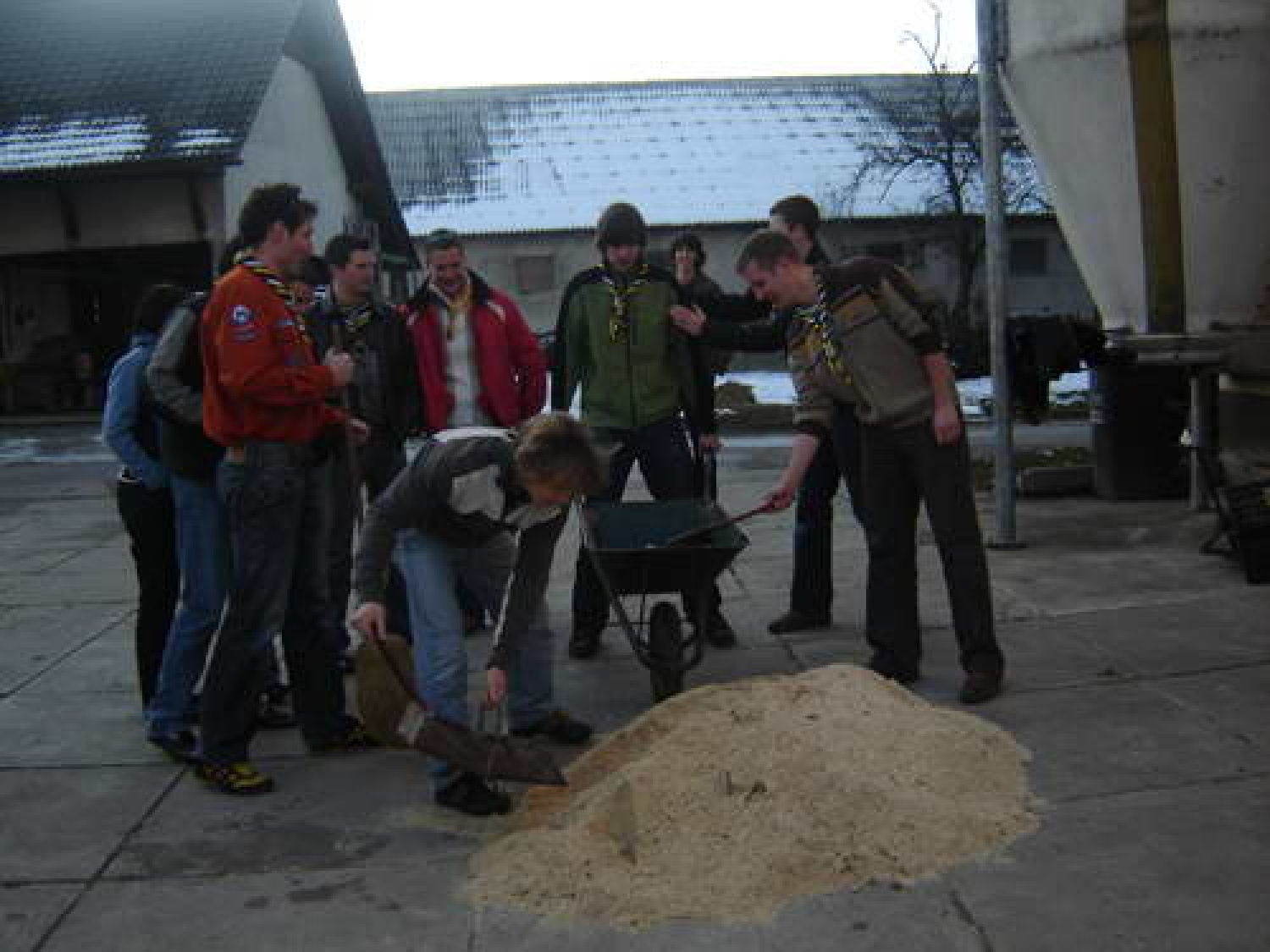 Dogajanje na skavtkem dogodku Skavtski talenti odra, ki ga je pripravil klan Drznih skovikov iz ŠL 2