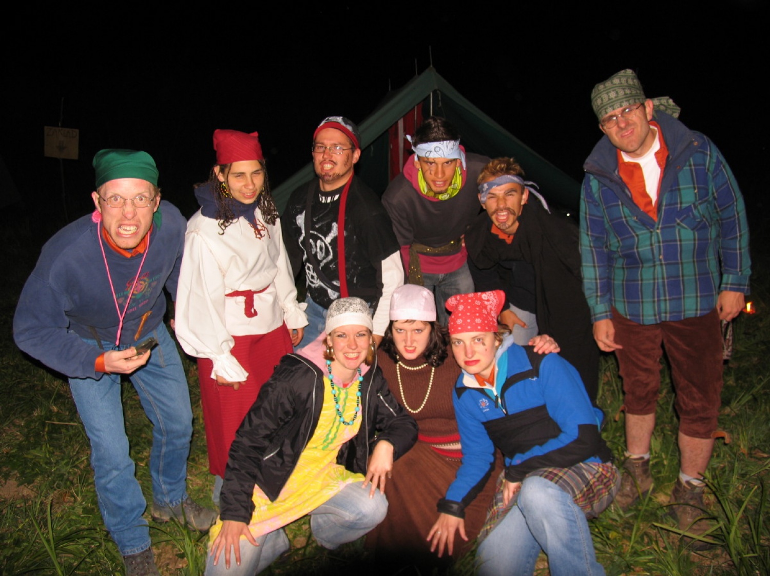 Okrog 120 skavtinj in skavtov vse Slovenije se je v popoldanskih sobotnih urah 28. aprila zbralo sredi Ljubljanskega barja na "Opičjem otoku". Pred njimi je bila nočna igra - Divja jaga, kjer so se vživeli v pirate in iskali zaklad.