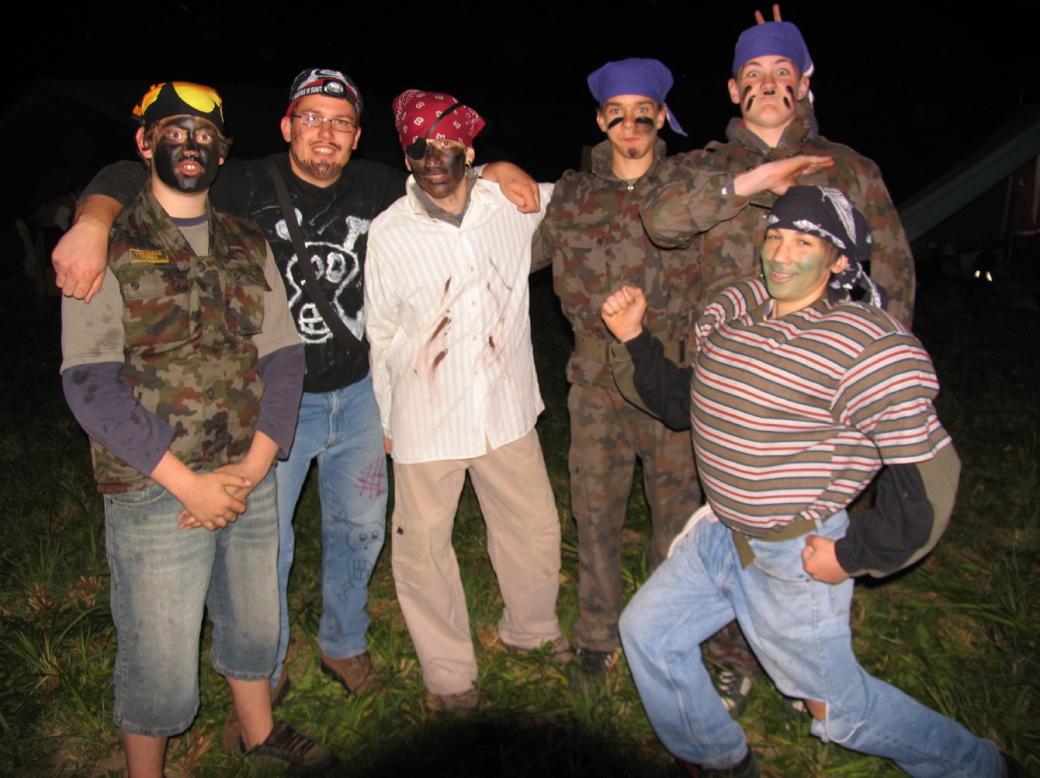 Okrog 120 skavtinj in skavtov vse Slovenije se je v popoldanskih sobotnih urah 28. aprila zbralo sredi Ljubljanskega barja na "Opičjem otoku". Pred njimi je bila nočna igra - Divja jaga, kjer so se vživeli v pirate in iskali zaklad.