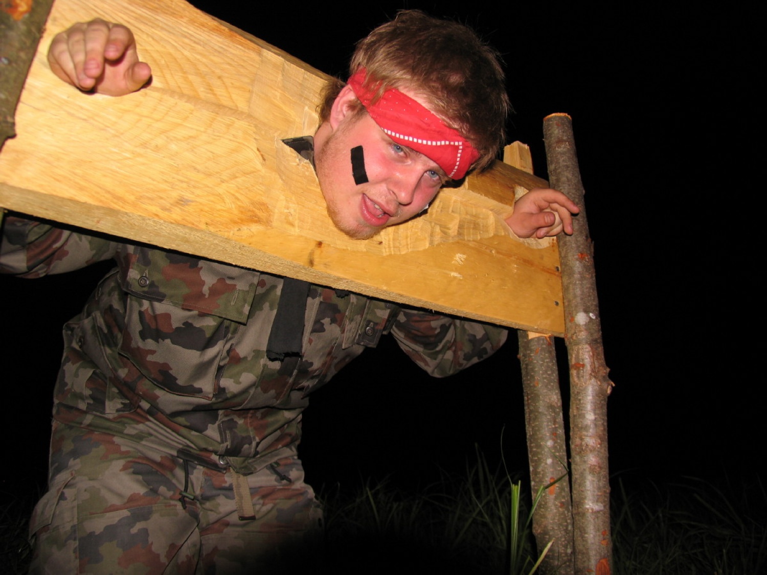 Okrog 120 skavtinj in skavtov vse Slovenije se je v popoldanskih sobotnih urah 28. aprila zbralo sredi Ljubljanskega barja na "Opičjem otoku". Pred njimi je bila nočna igra - Divja jaga, kjer so se vživeli v pirate in iskali zaklad.