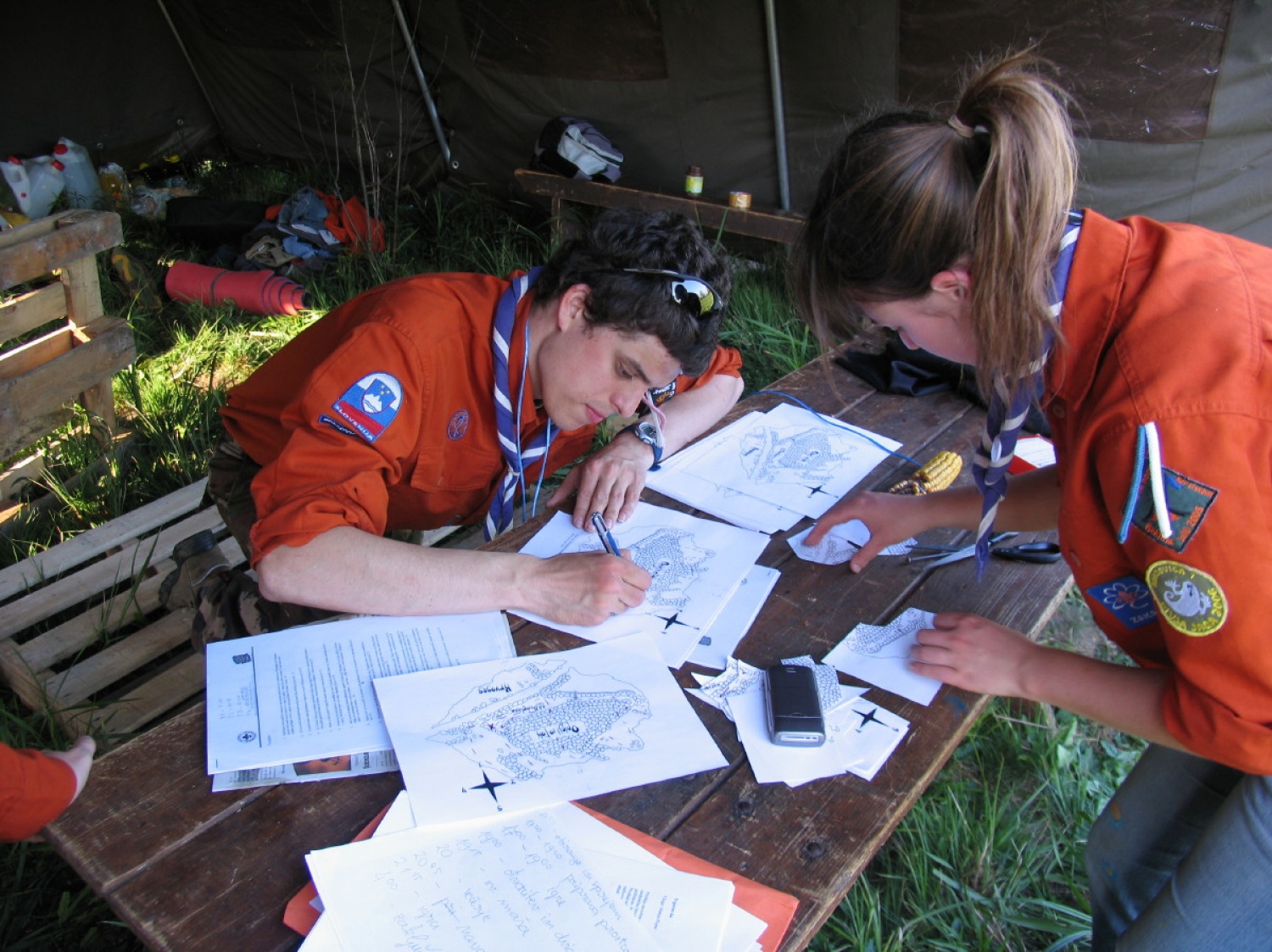 Okrog 120 skavtinj in skavtov vse Slovenije se je v popoldanskih sobotnih urah 28. aprila zbralo sredi Ljubljanskega barja na "Opičjem otoku". Pred njimi je bila nočna igra - Divja jaga, kjer so se vživeli v pirate in iskali zaklad.