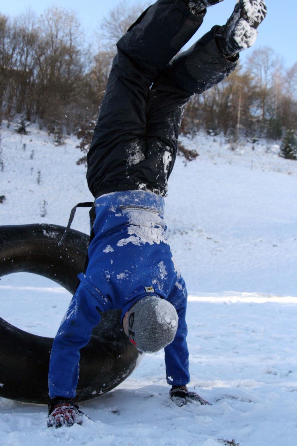 Klan iz Cerknice 1 si da duška na snegu.
