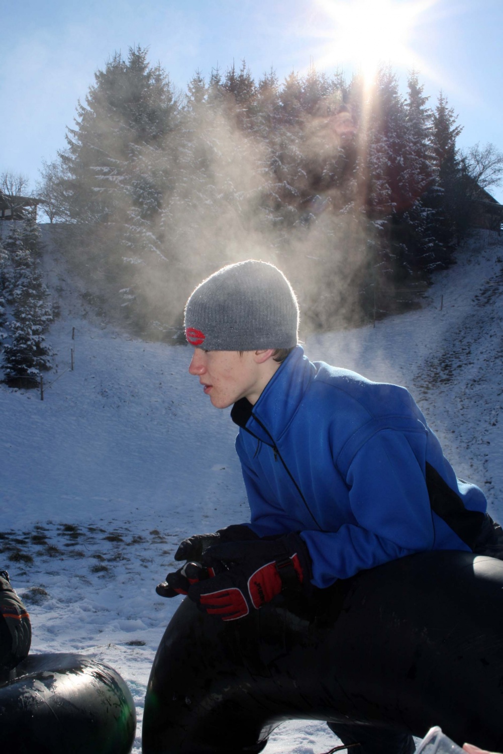 Klan iz Cerknice 1 si da duška na snegu.