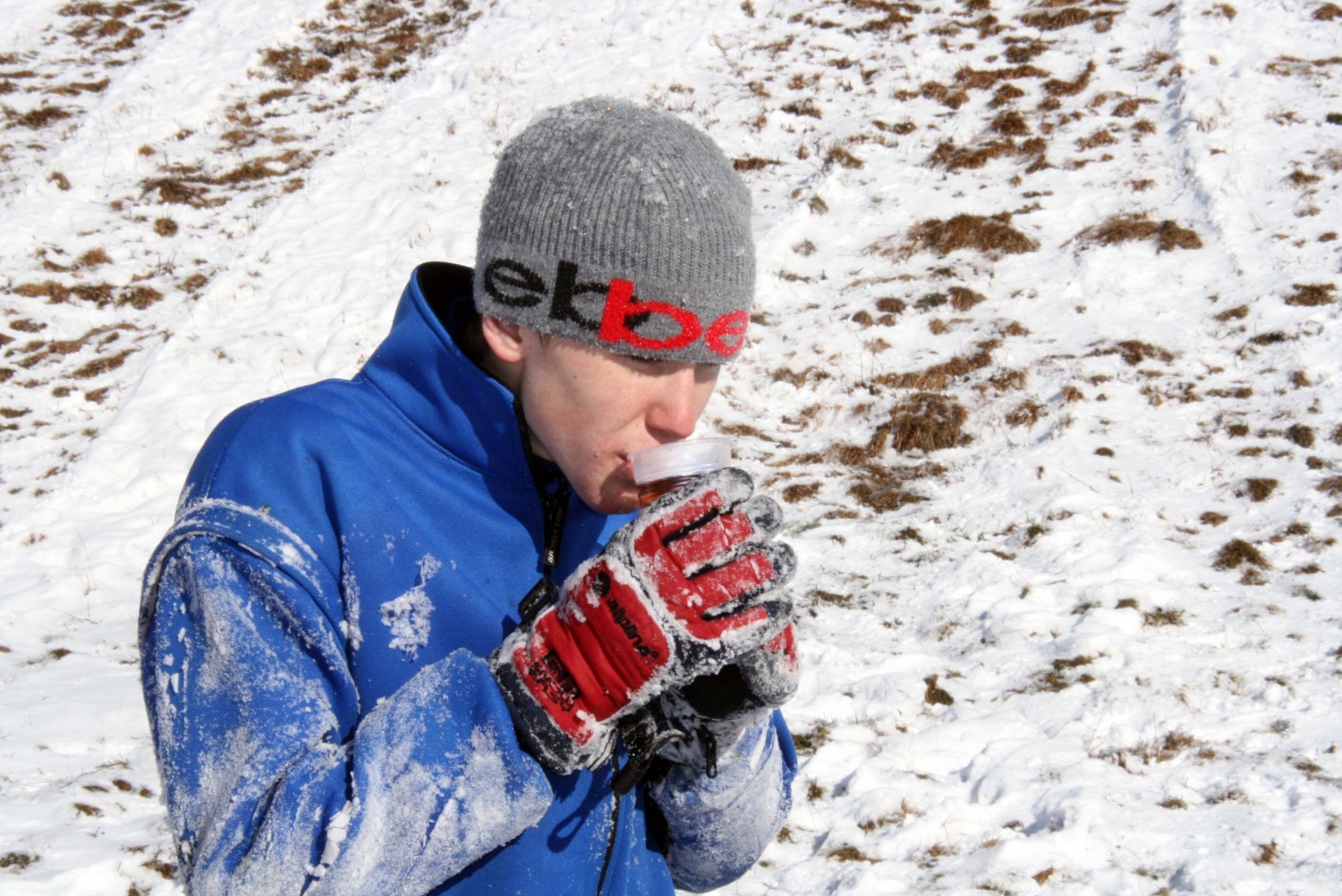 Klan iz Cerknice 1 si da duška na snegu.