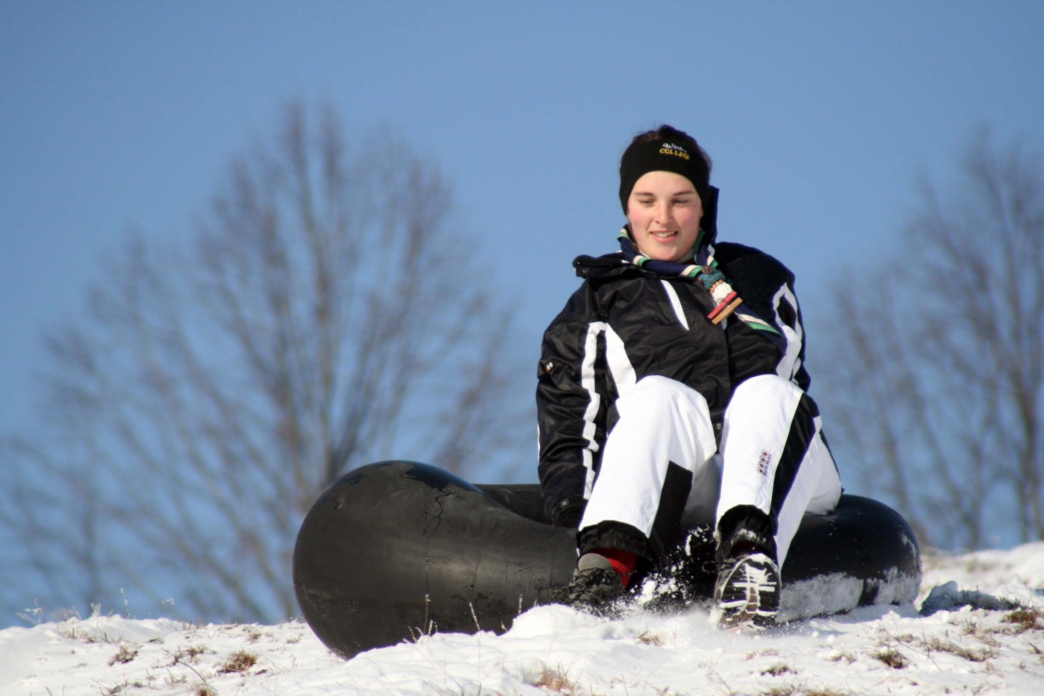 Klan iz Cerknice 1 si da duška na snegu.