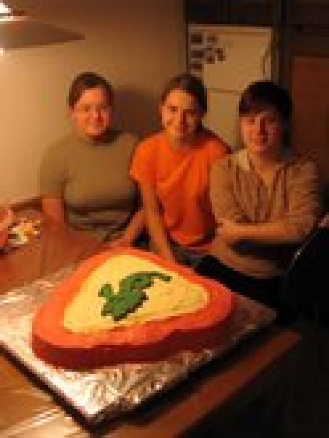 izdelovanje torte za praznovanje 15. obletnice stega Zeleni zmaji (Lj-1)