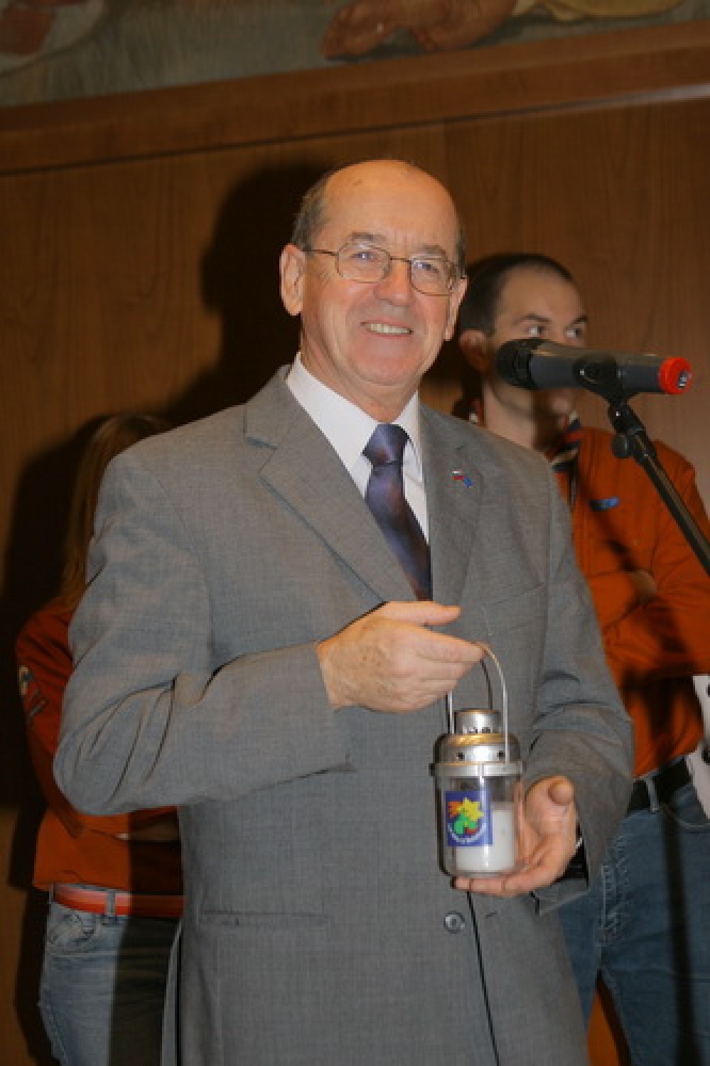 G. France Cukjati, predsednik DZ sprejel plamen LMB