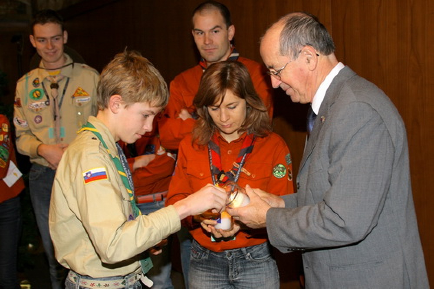 G. France Cukjati, predsednik DZ sprejel plamen LMB