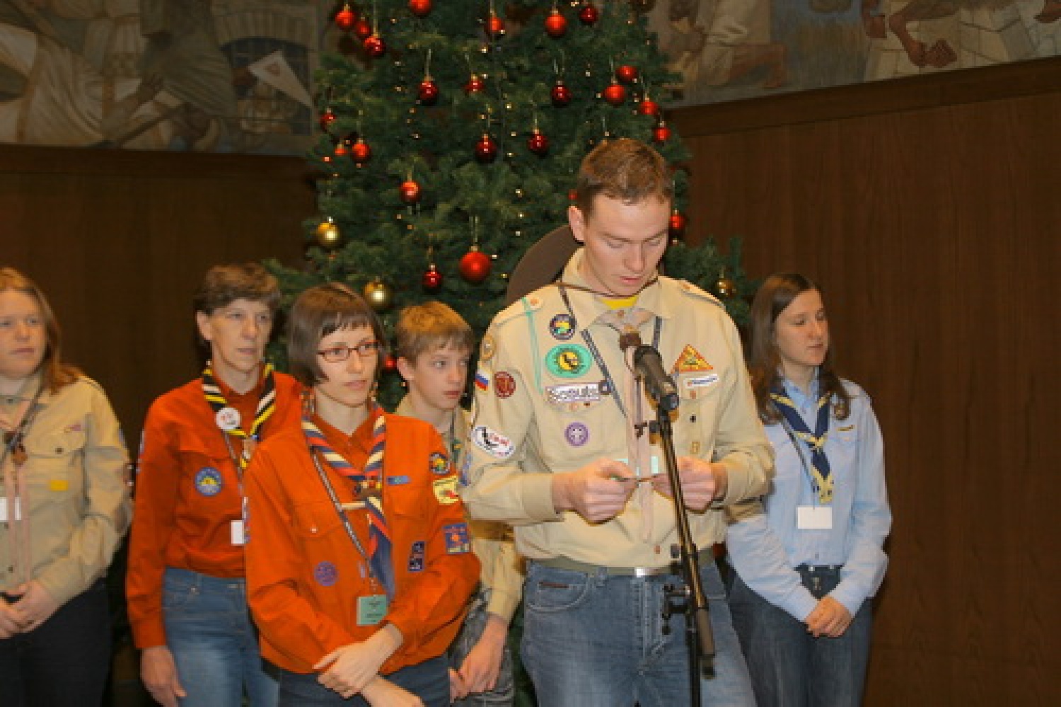 G. France Cukjati, predsednik DZ sprejel plamen LMB