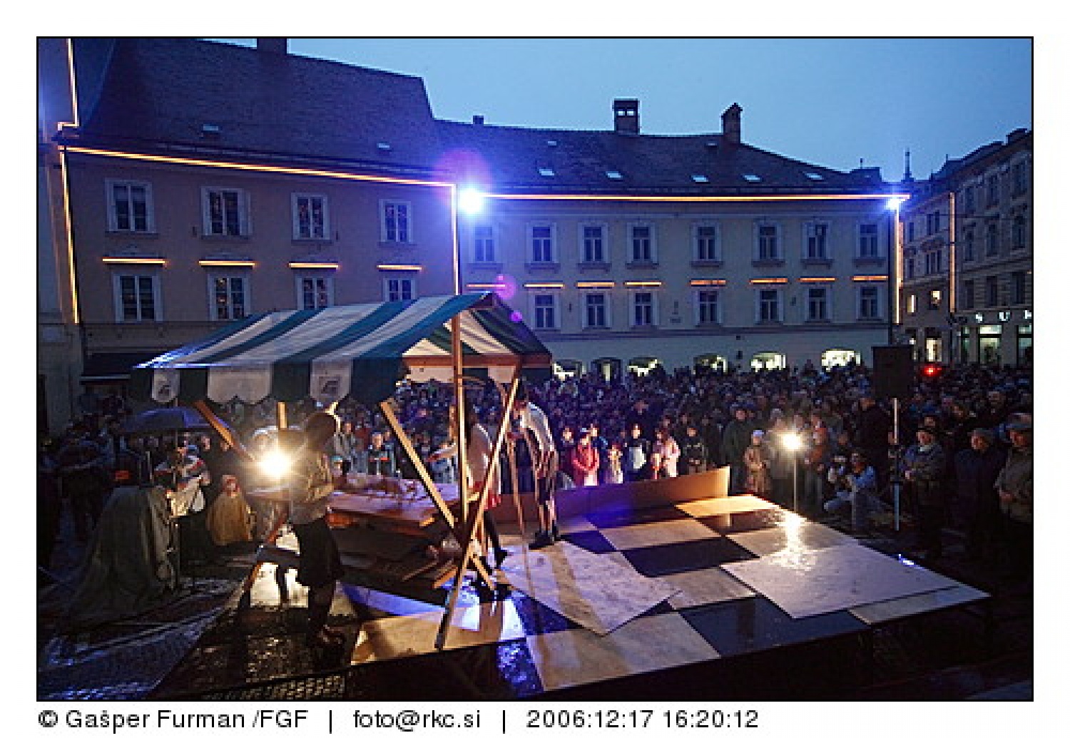 Prireditev ob sprejemu LMB pred mestno hišo