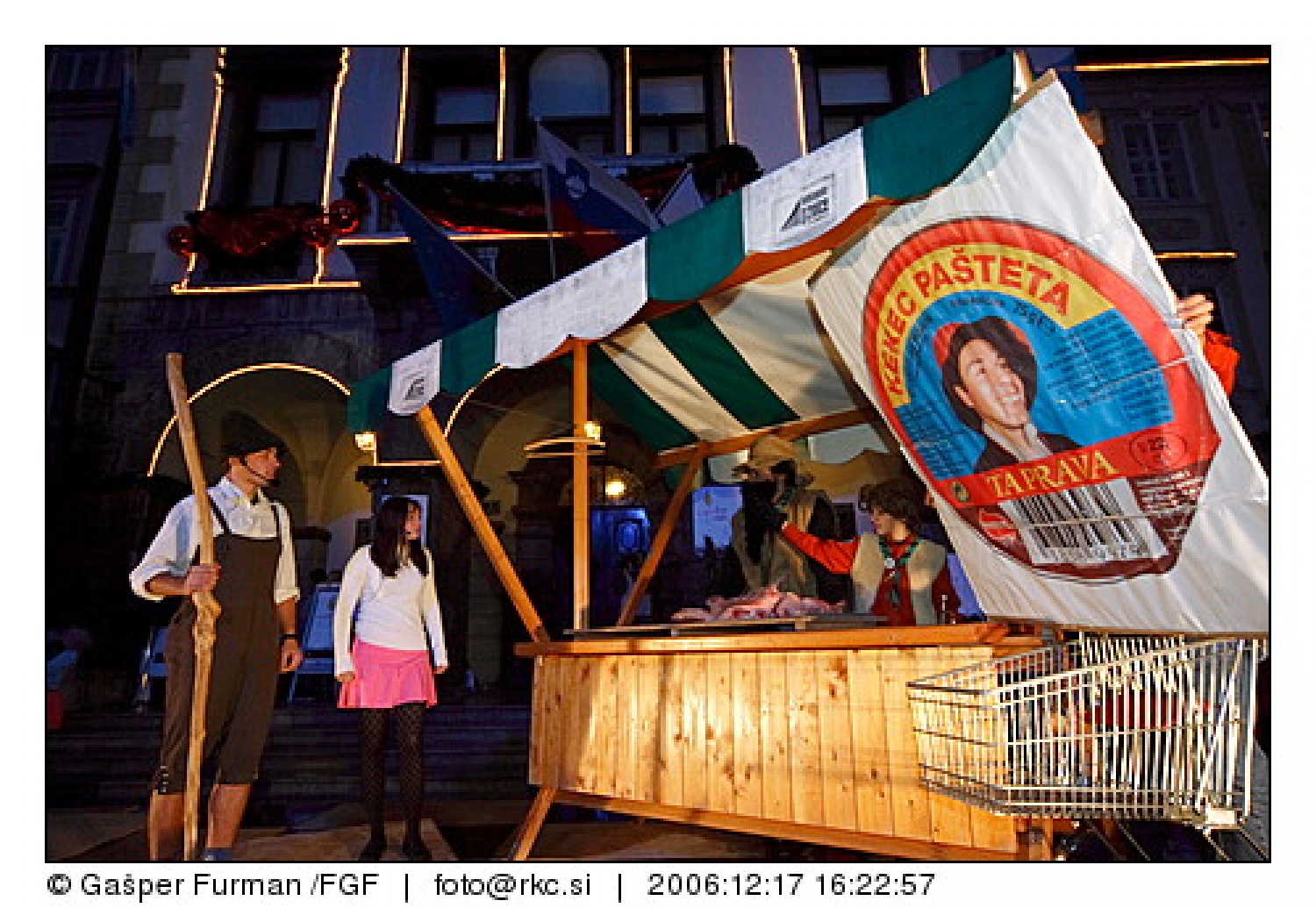 Prireditev ob sprejemu LMB pred mestno hišo