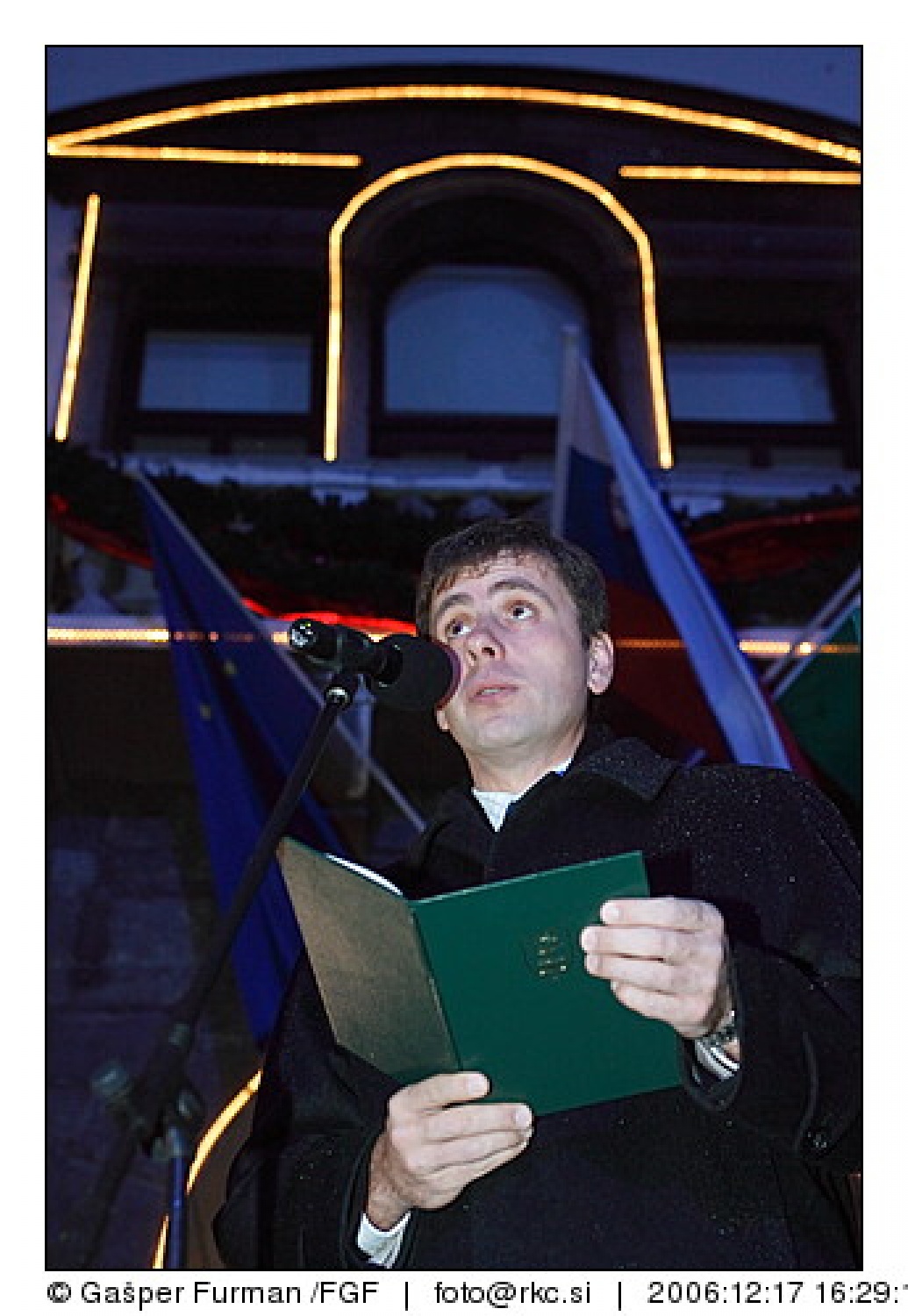 Prireditev ob sprejemu LMB pred mestno hišo