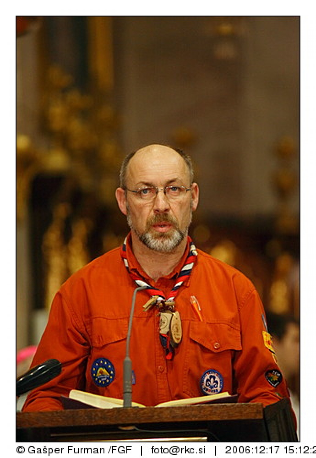 Luč miru iz Betlehema je prisla v Ljubljano. V stolnici je maso daroval nadskof in metropolit Alojz Uran.