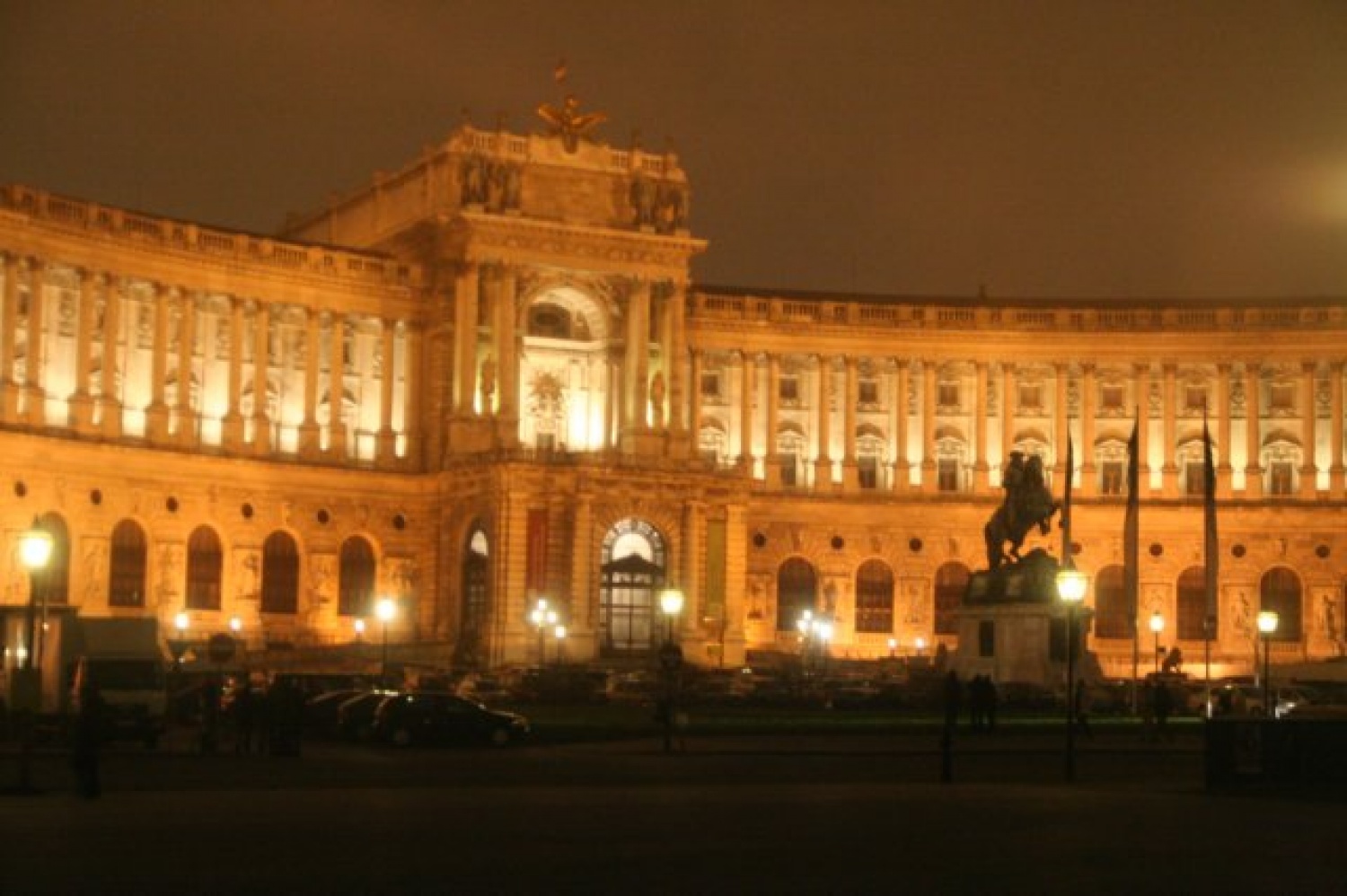 Fotografije z Dunaja in sprejema LMB v Ljubljani