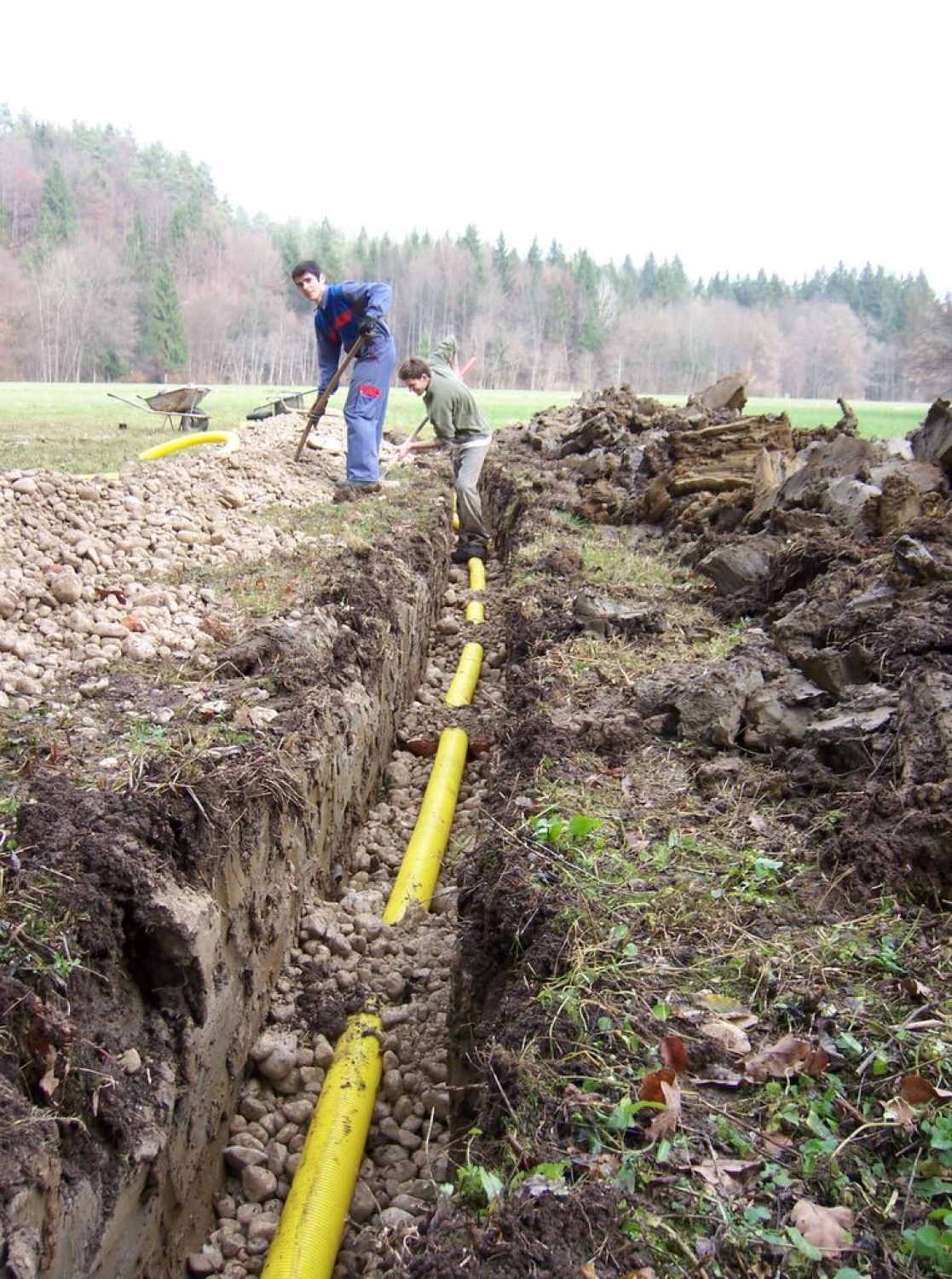 Komendski skavti smo končno izvedli projekt Drenaža, ki nam bo izboljšal naš skavtski travnik.
