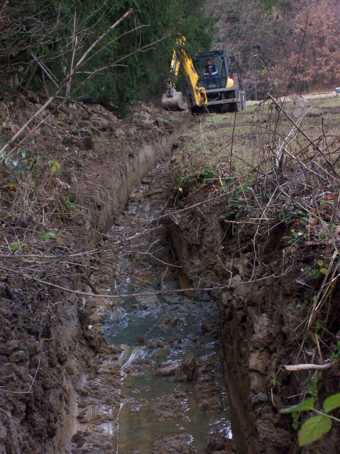 Komendski skavti smo končno izvedli projekt Drenaža, ki nam bo izboljšal naš skavtski travnik.