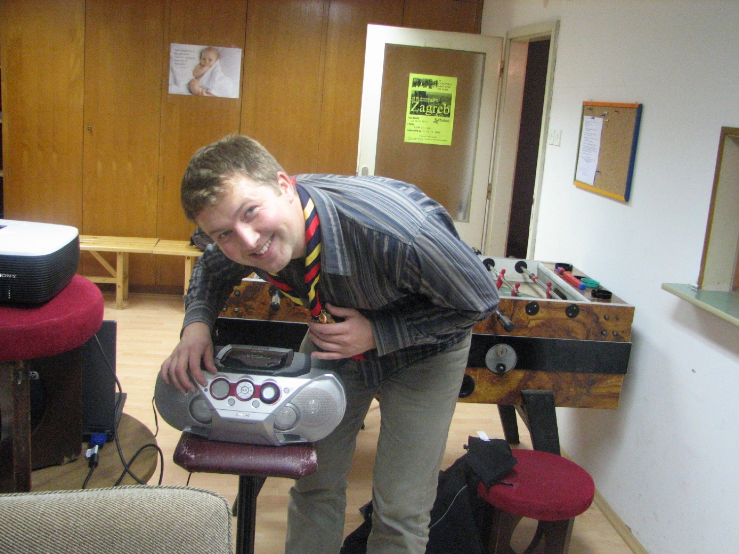 Naš DA je pravi mojster za lcd projektor.