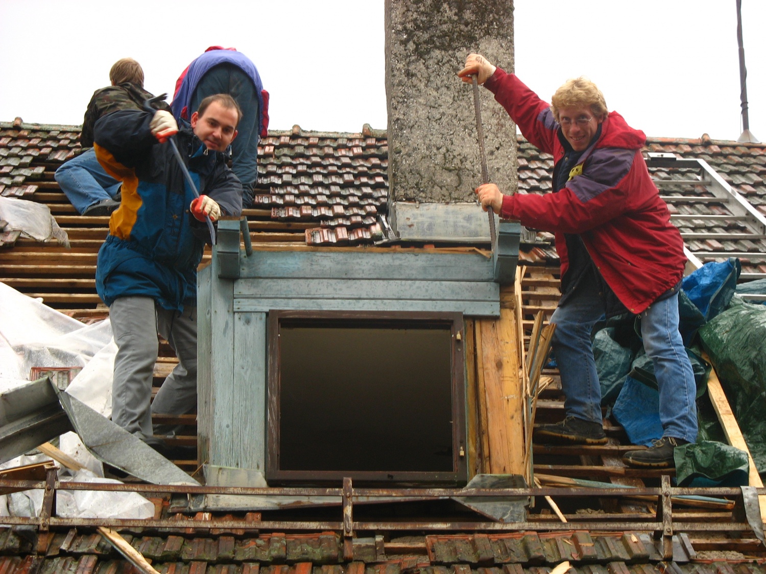 Obnova strehe na skavtskem domu v Kočevskem rogu