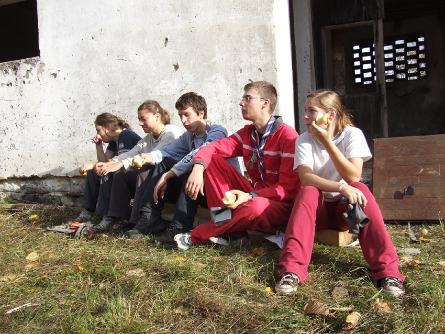 Obnova strehe na skavtskem domu v Kočevskem rogu