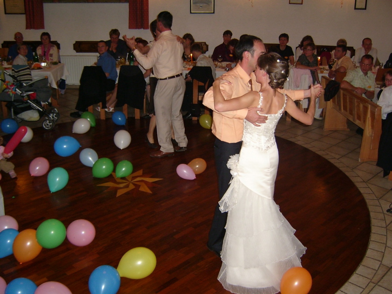 otvoritveni ples ženina in neveste