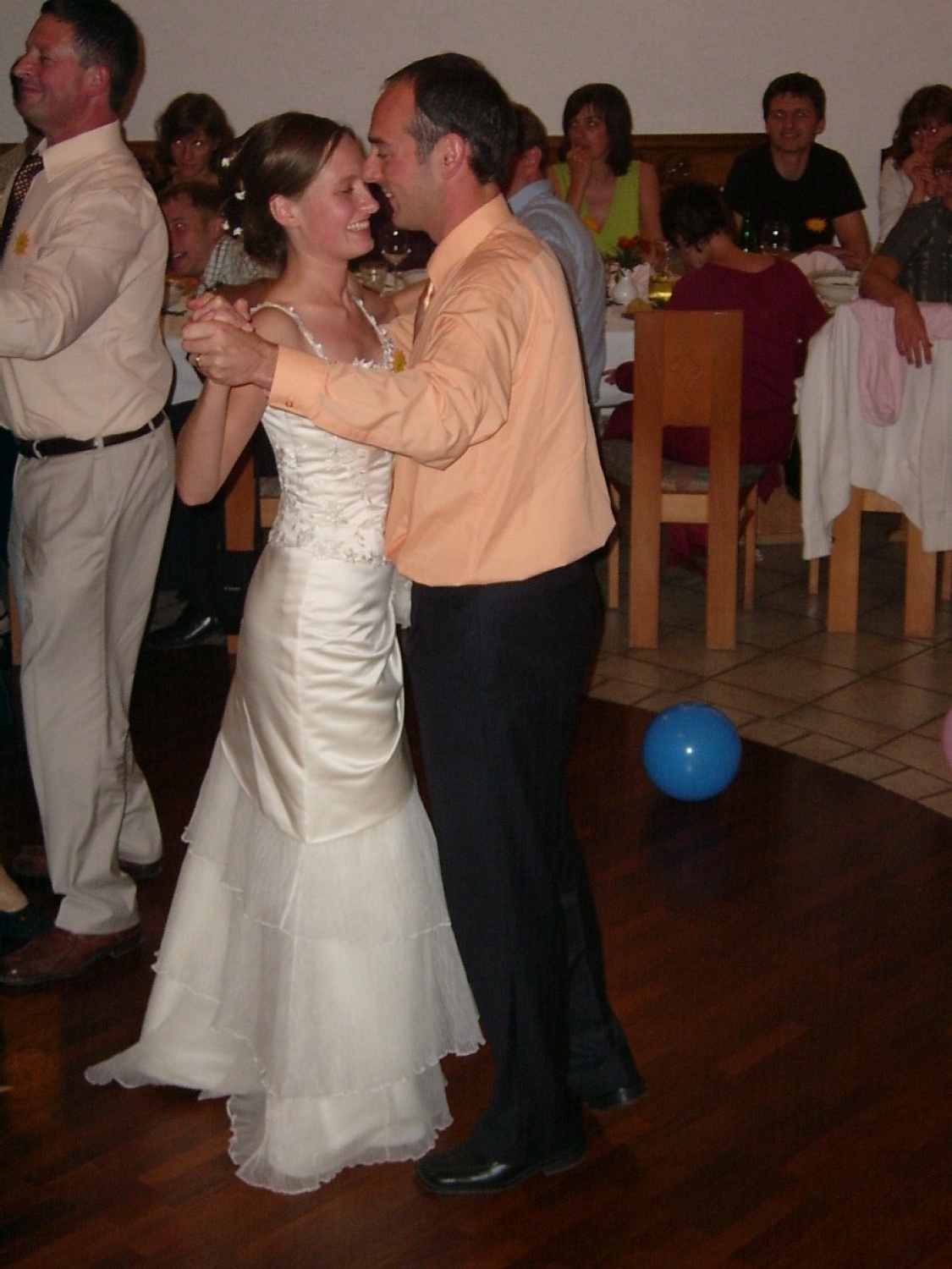 .. še vedno njun ples