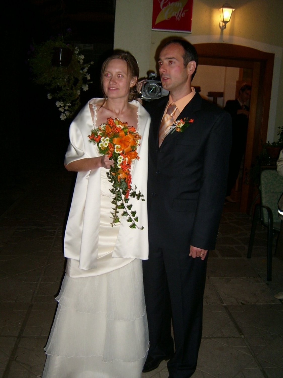 pred vhodom v gostišče