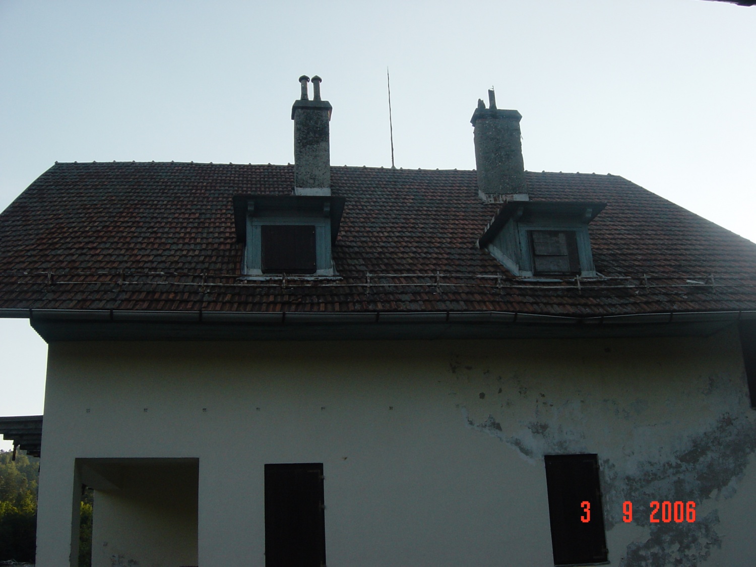 Slike prikazujejo dejansko stanje skavtske hiše.
